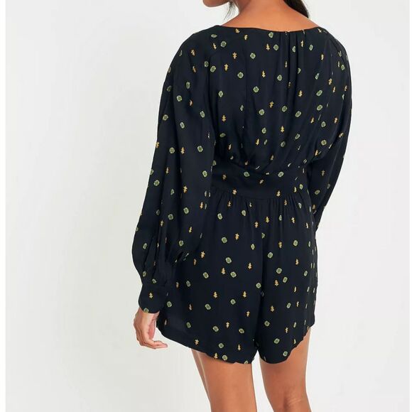 Free People Love Grows Black Geometric Print Long Slv Keyhole Romper Playsuit S - Picture 2 of 16